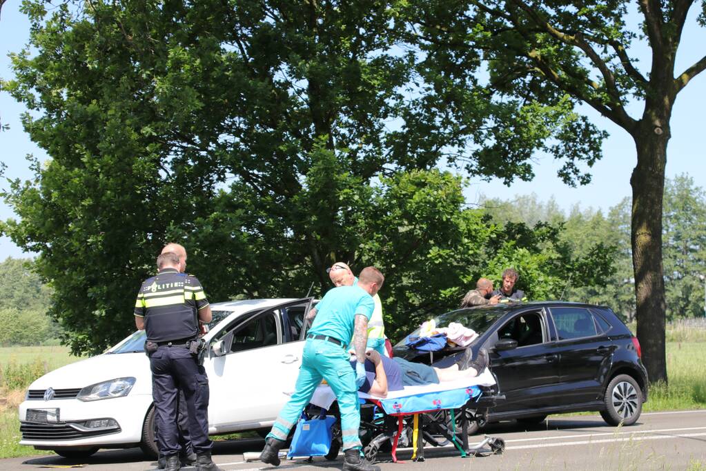 Nekklachten bij aanrijding met drie auto's