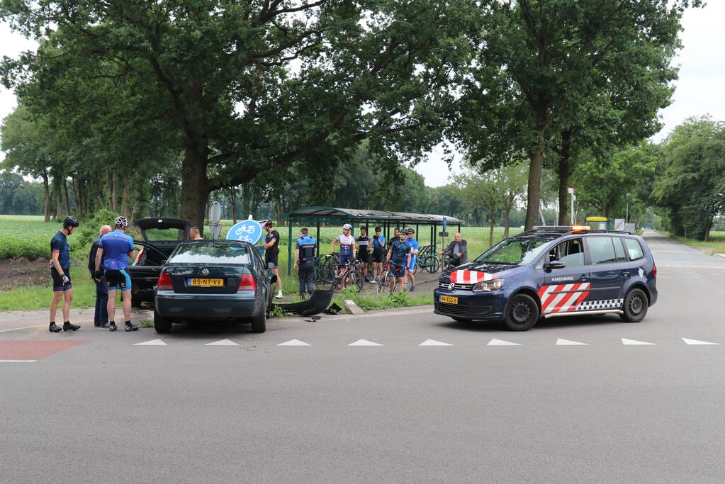 Autos zwaar beschadigd na aanrijding