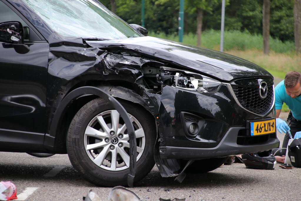 Motorrijder gewond bij botsing met een auto