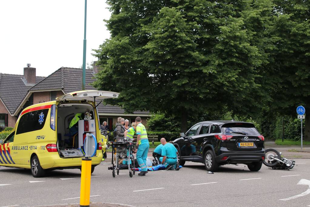 Motorrijder gewond bij botsing met een auto