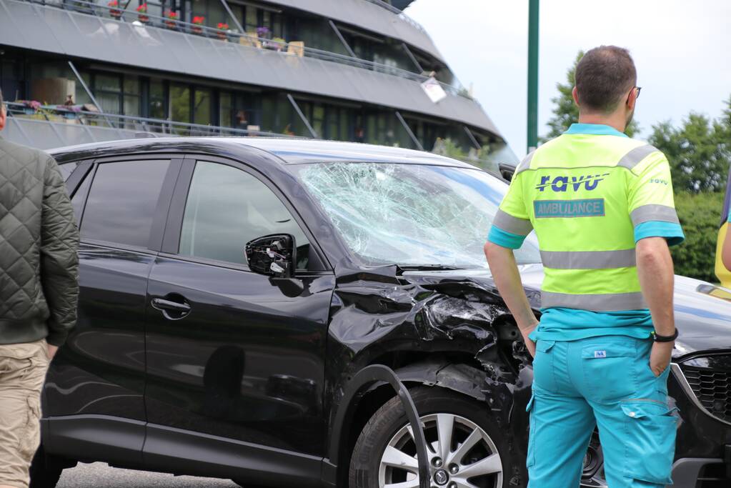 Motorrijder gewond bij botsing met een auto