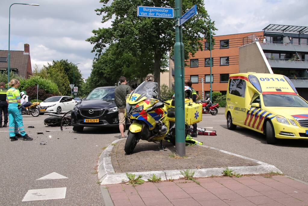 Motorrijder gewond bij botsing met een auto