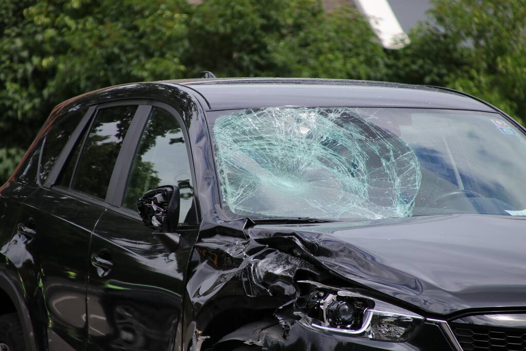 Motorrijder gewond bij botsing met een auto