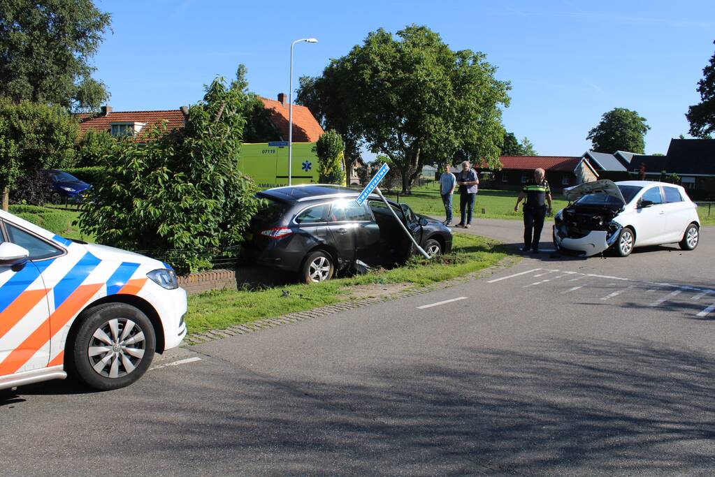 Flinke schade bij aanrijding op kruising