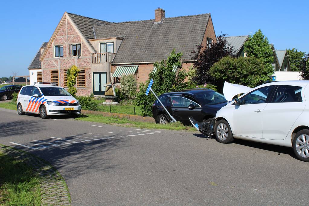 Flinke schade bij aanrijding op kruising