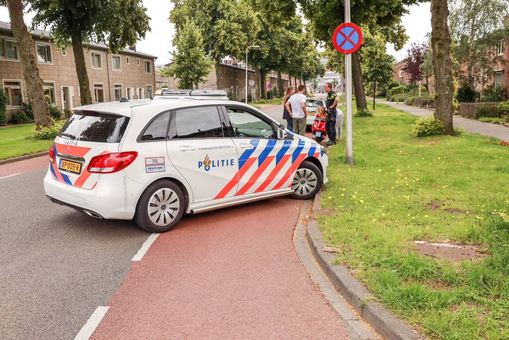 Scooterrijder en fietser botsen