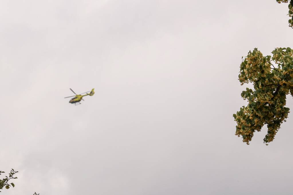 Scooterrijder en fietser botsen