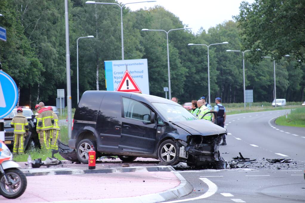 Zeer ernstige ongeval tussen twee voertuigen