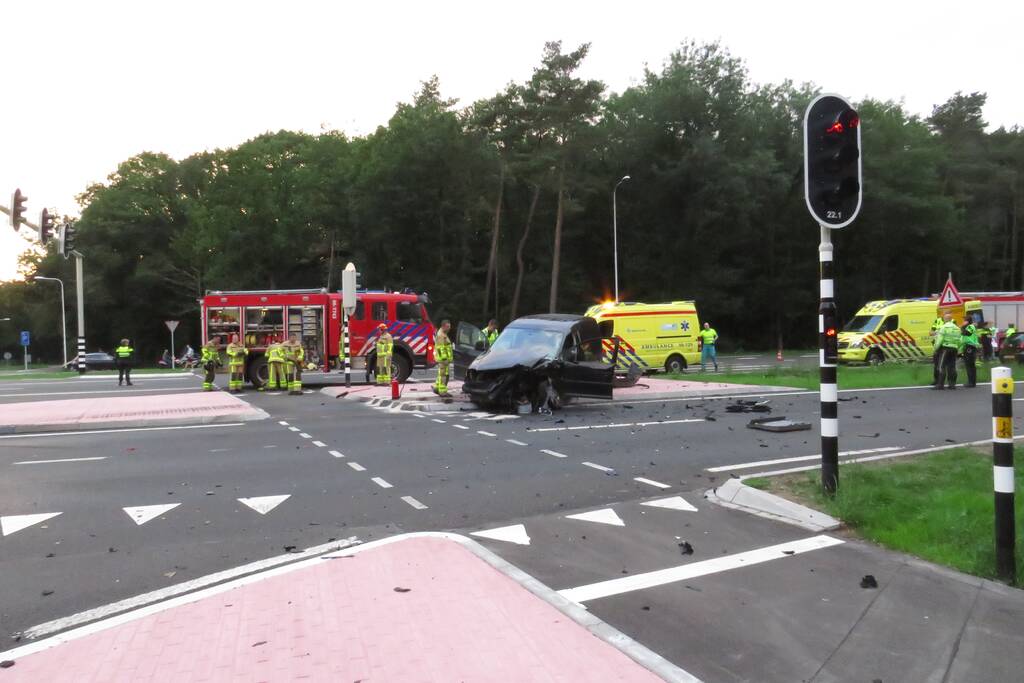 Zeer ernstige ongeval tussen twee voertuigen