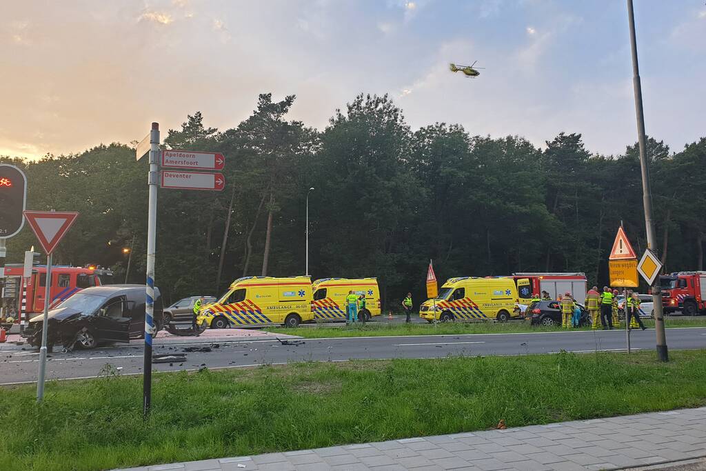 Zeer ernstige ongeval tussen twee voertuigen