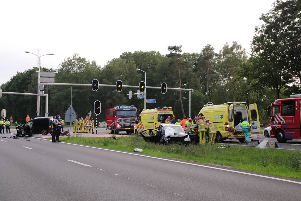 Zeer ernstige ongeval tussen twee voertuigen