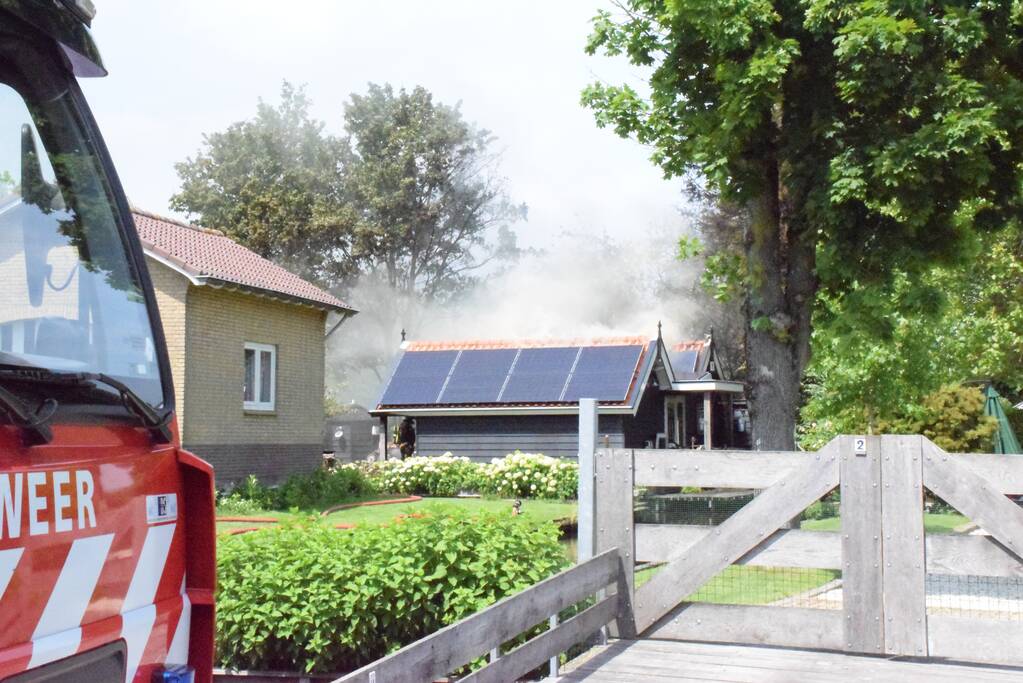 Uitslaande brand verwoest schuur