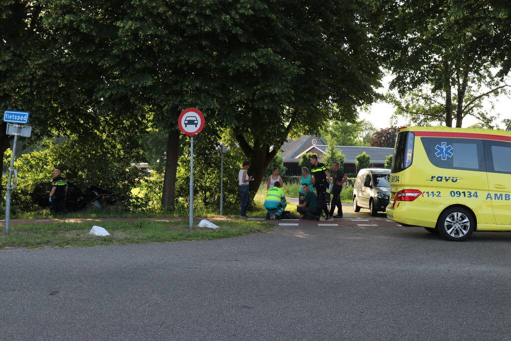 Auto uit de bocht gevlogen