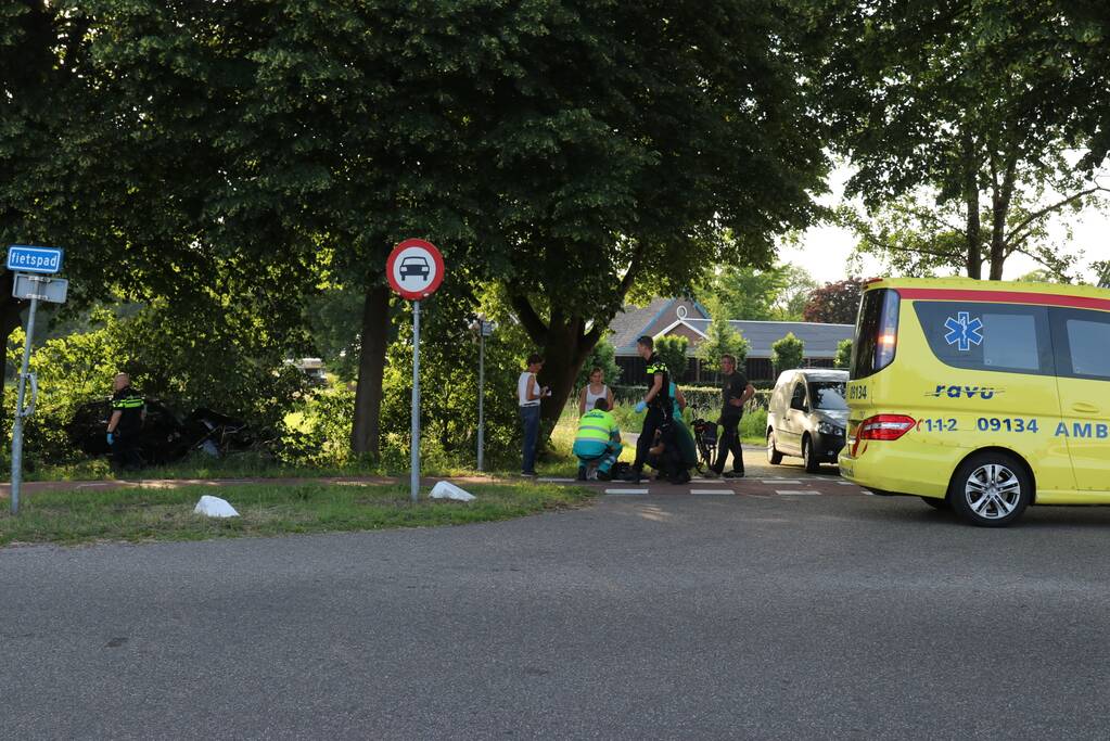 Auto uit de bocht gevlogen