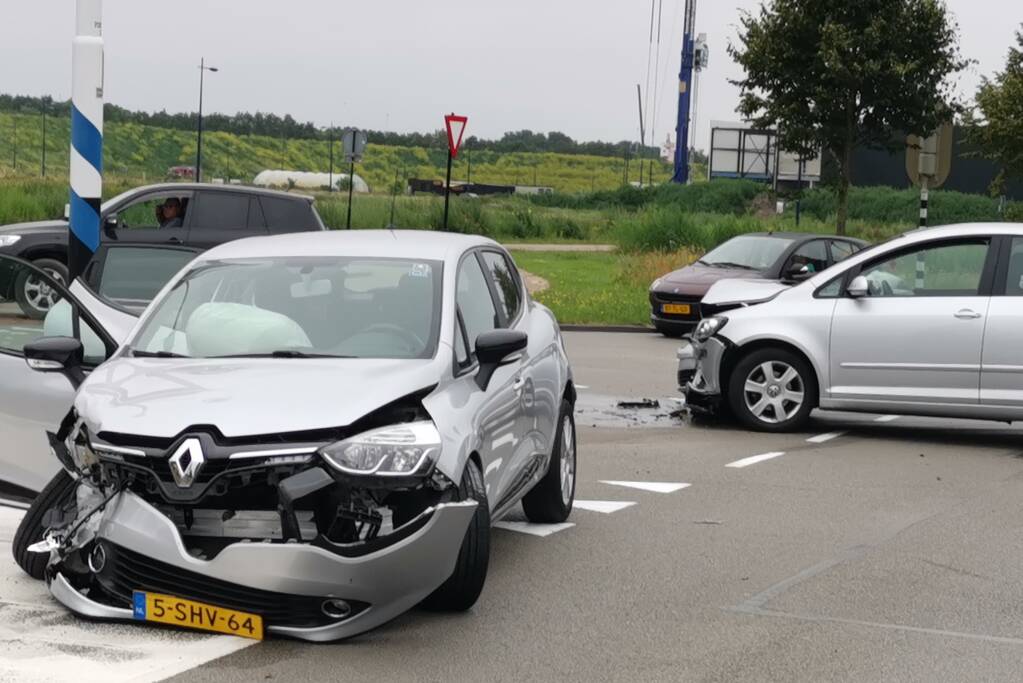 Veel schade bij aanrijding