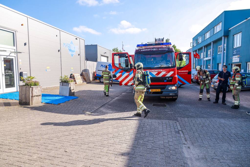 Zwarte rook op terrein van PG Cases