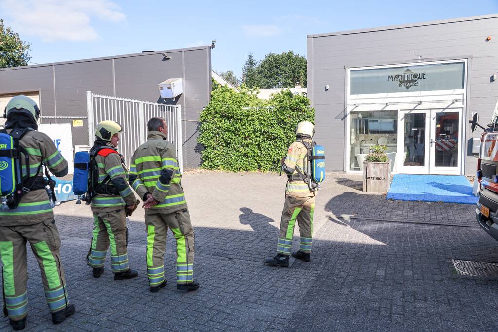 Zwarte rook op terrein van PG Cases