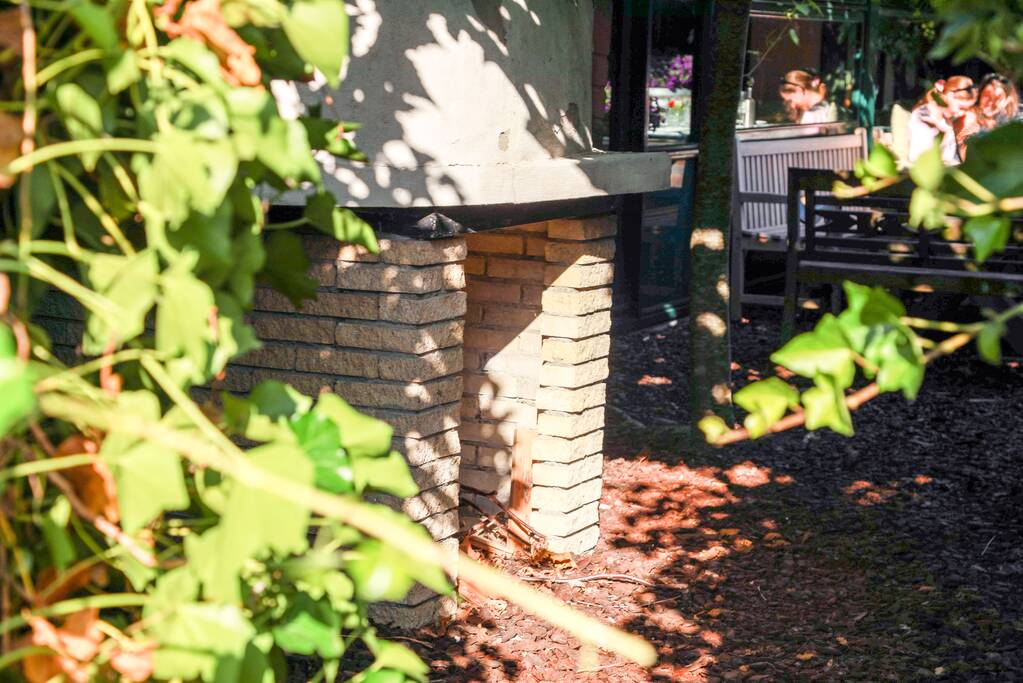 Zwarte rook op terrein van PG Cases