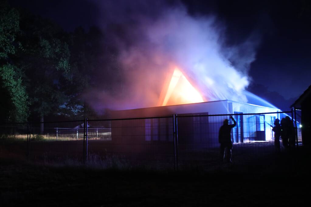 Brand in rieten dak van nieuwe woning