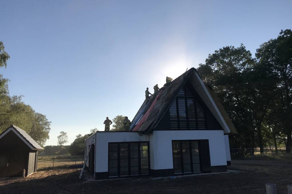 Nacontrole bij afgebrand rieten dak