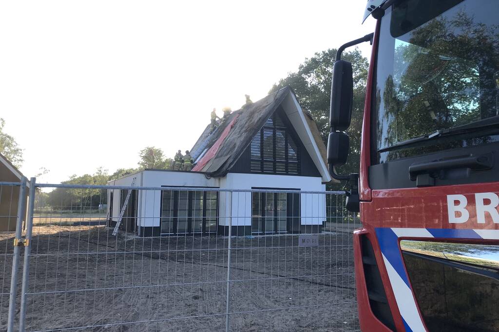 Nacontrole bij afgebrand rieten dak