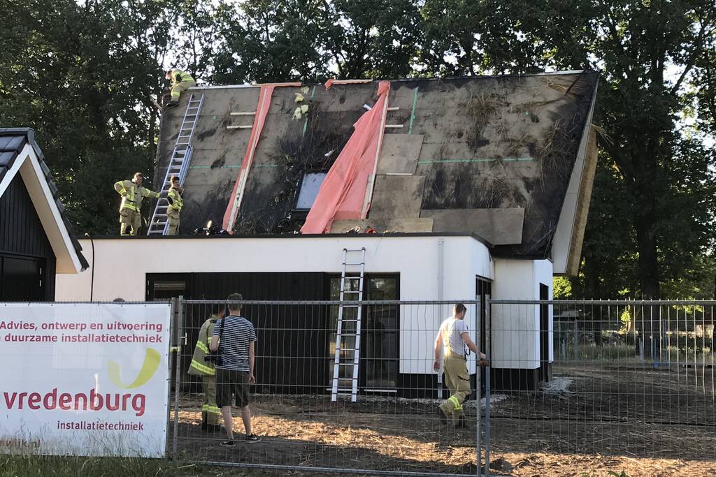 Nacontrole bij afgebrand rieten dak