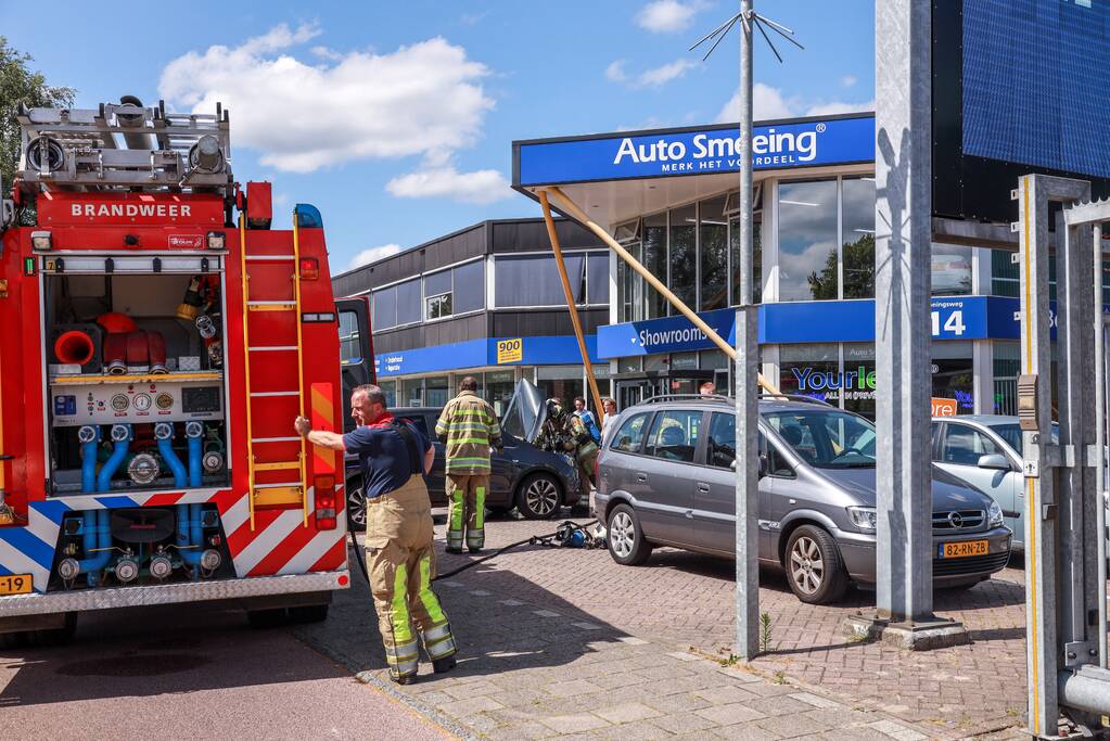 Beginnende autobrand snel geblust