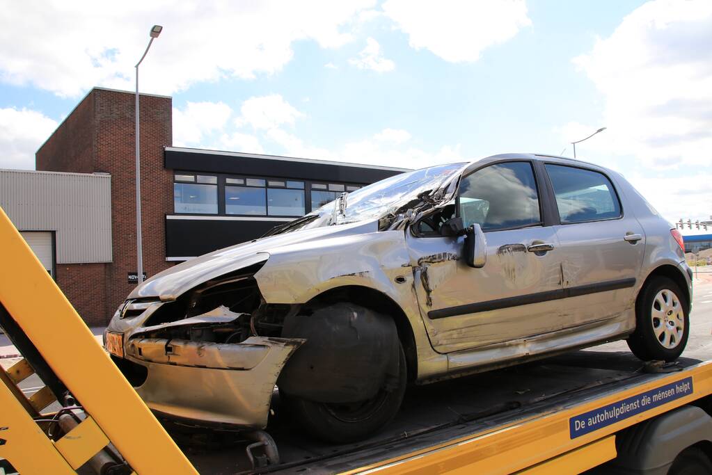 Flinke file na aanrijding met vrachtwagen