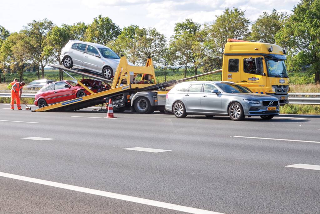 Drie auto's op elkaar