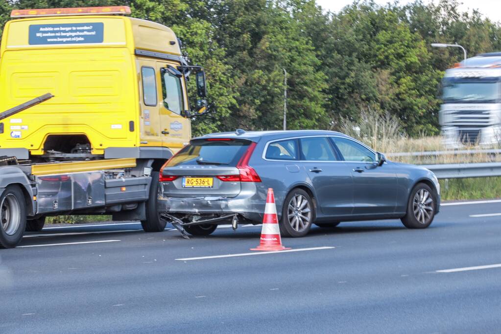 Drie auto's op elkaar