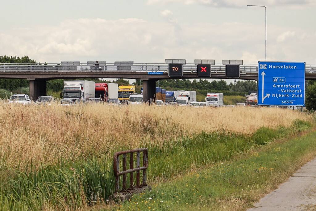 Snelweg afgesloten na ongeval