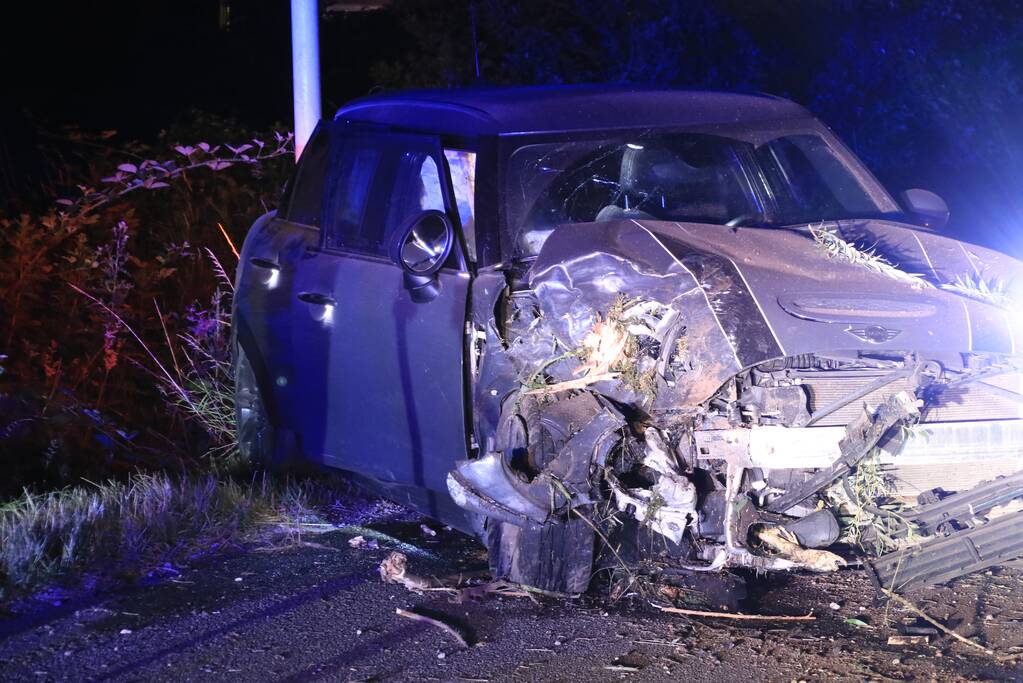 Bestuurder vlucht na crash