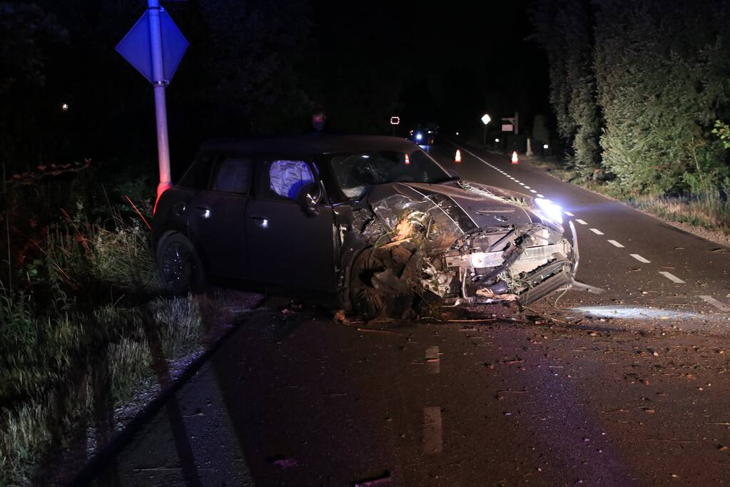 Bestuurder vlucht na crash