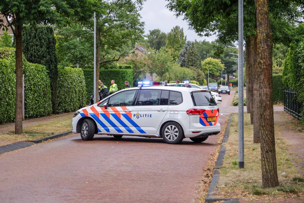 Twee gewonden na botsing met auto