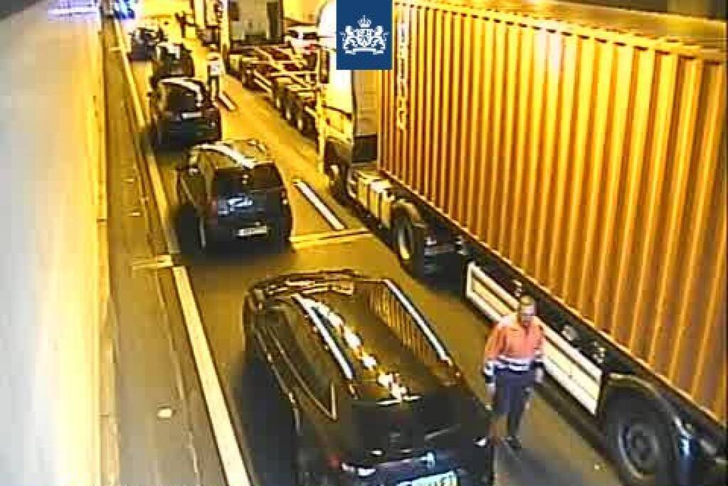 Botlektunnel dicht na ernstig ongeval met vrachtwagens