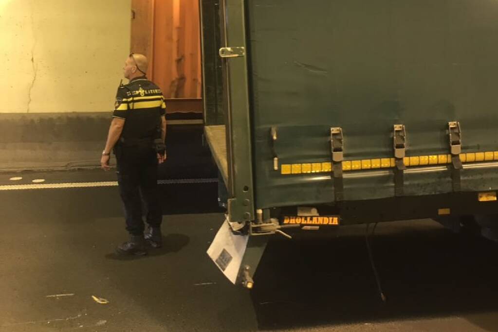 Botlektunnel dicht na ernstig ongeval met vrachtwagens