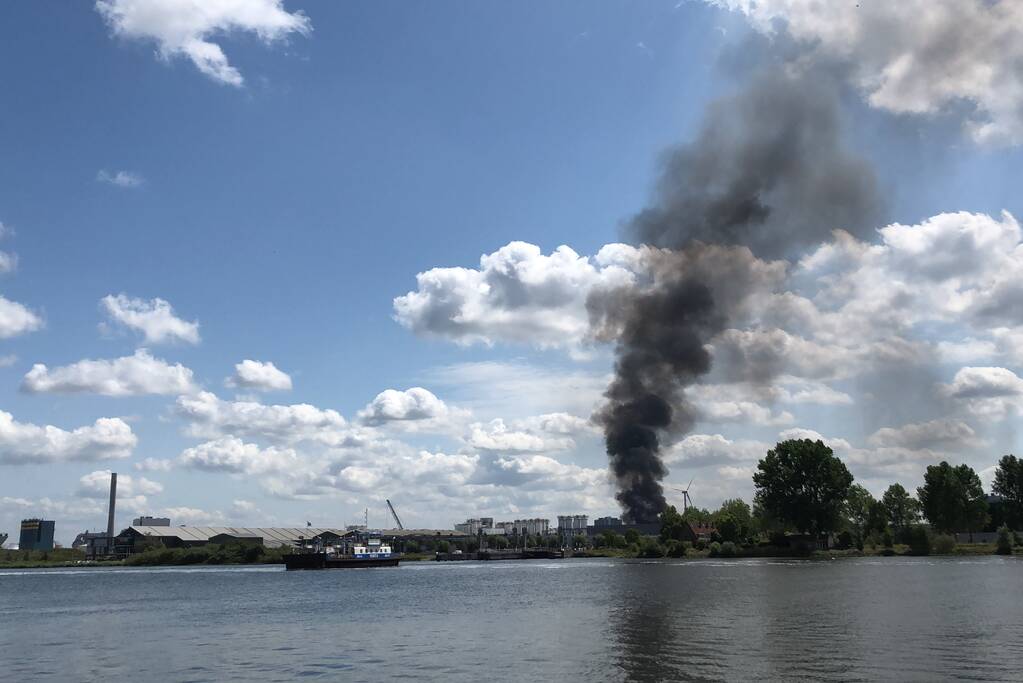 Dikke rookwolken door brand bij Renewi