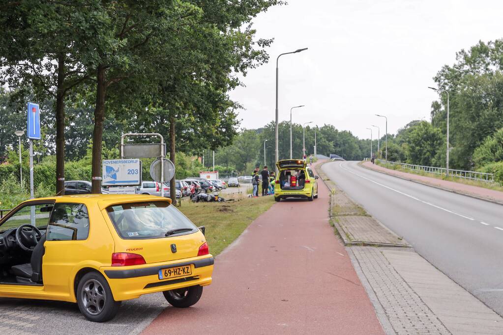 Motorrijder gewond na aanrijding met auto