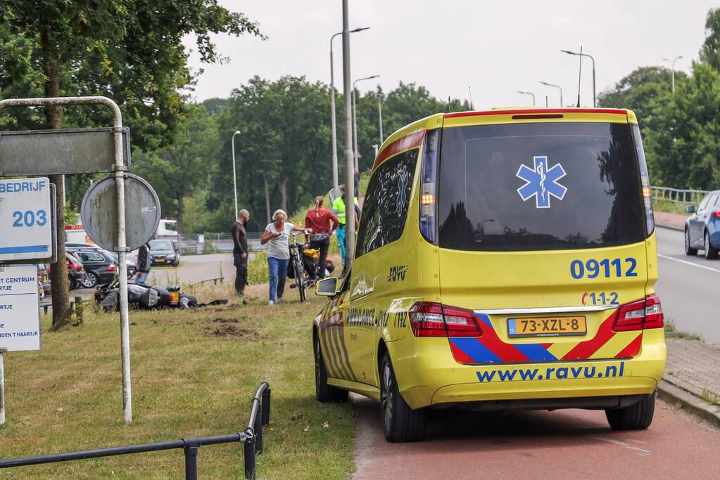 Motorrijder gewond na aanrijding met auto