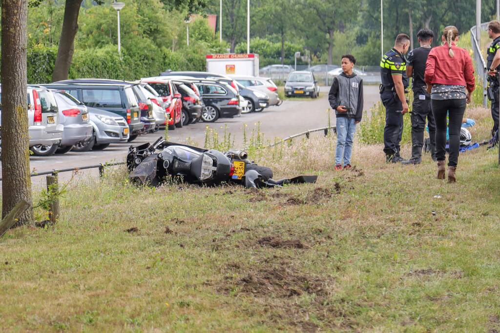 Motorrijder gewond na aanrijding met auto