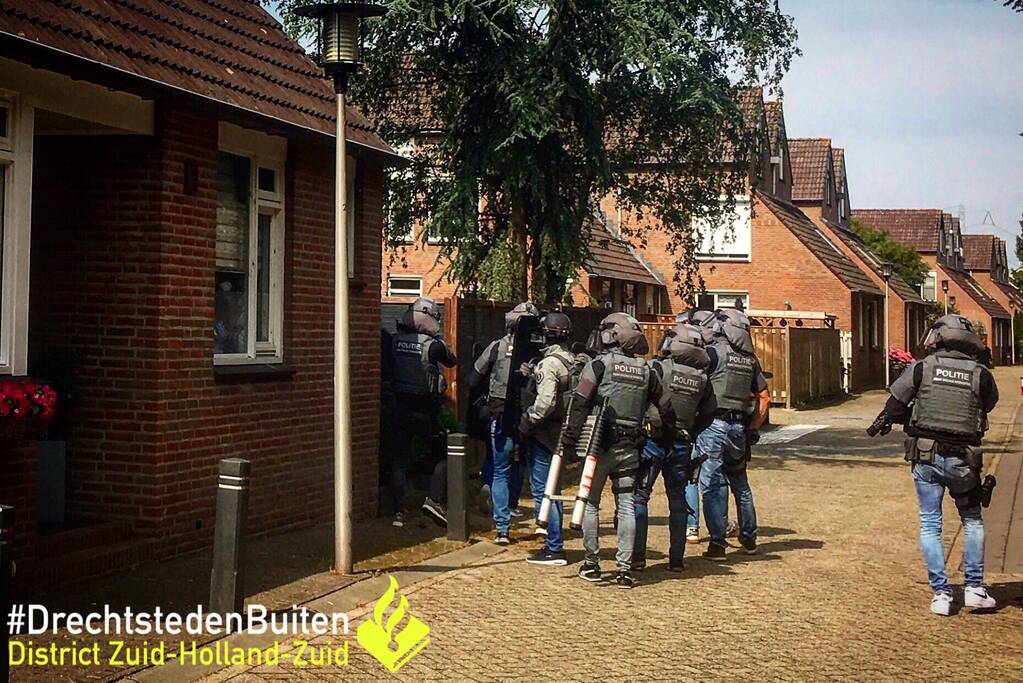 Jongen (18) met airsoftwapen aangehouden