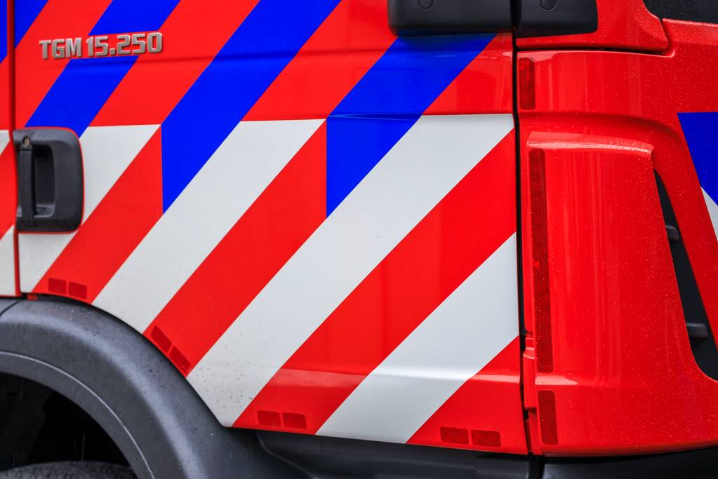 Dakbrand na blikseminslag winkelcentrum