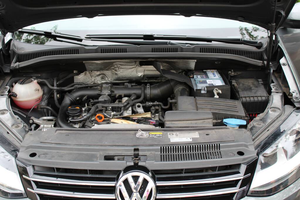 Bestuurder blust brand eigen auto