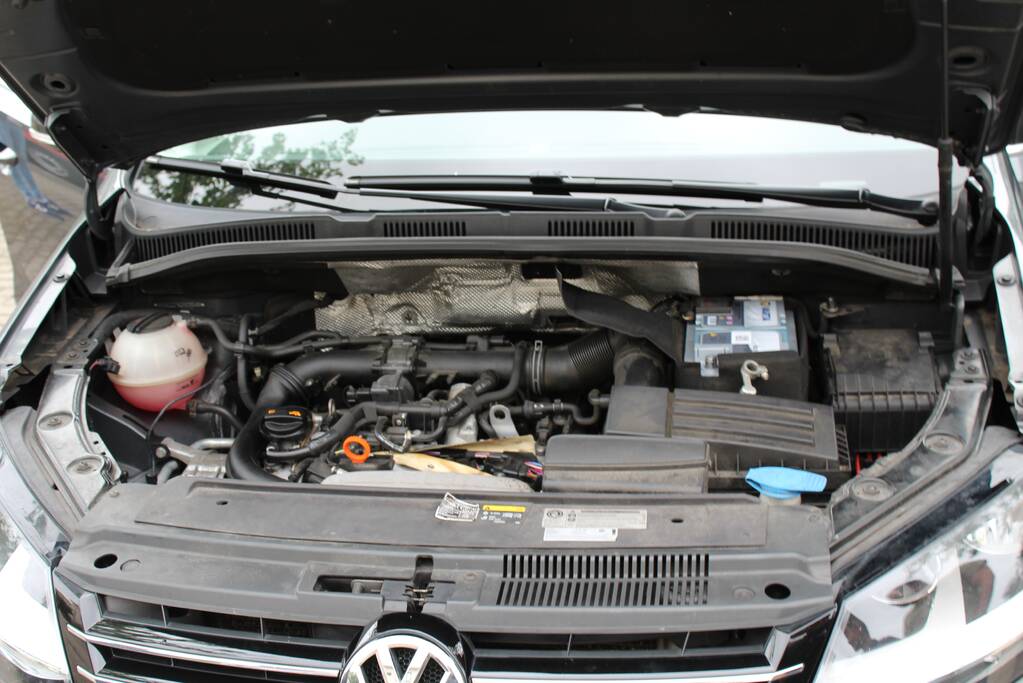 Bestuurder blust brand eigen auto