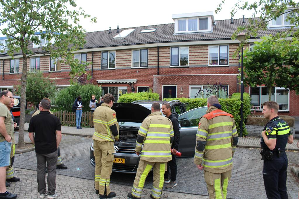 Bestuurder blust brand eigen auto