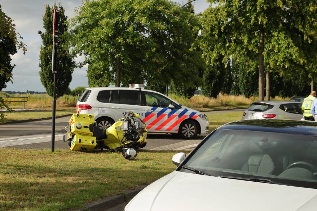 Scooterrijdster gewond na botsing met auto