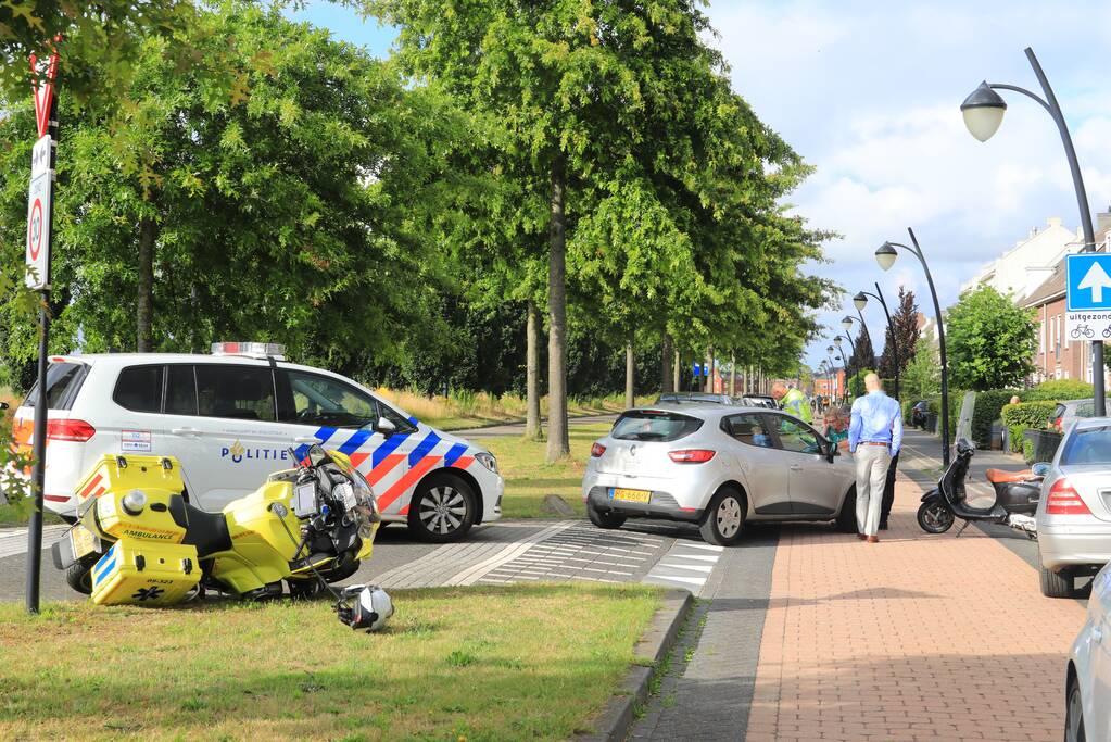 Scooterrijdster gewond na botsing met auto