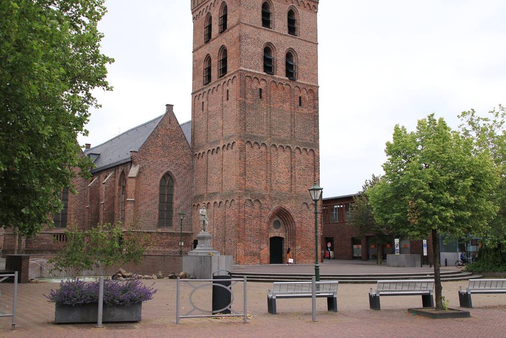 Sterfdag nationale held Jan van Schaffelaar