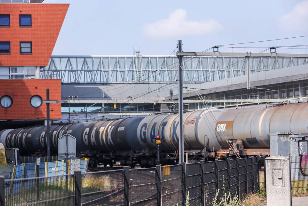 Goederentrein vast in tunnel