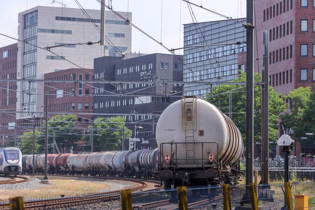 Goederentrein vast in tunnel
